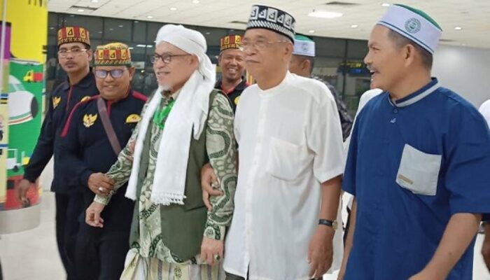 Pulang Umrah, Abu Mudi Dijemput Relawan TAA Cang Panah Di KNO