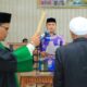 Bupati Labura Hendriyanto Sitorus lantik H.Hasan Maksum sebagai PAW Waket Baznas Labura, Rabu (3/5). Waspada/ist