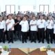 Bupati Simalungun Radiapoh H Sinaga memotivasi para Pangulu terpilih saat pembekalan awal di Balai Karya Murni Perdagangan.(Waspada/ist).