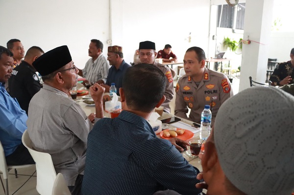 Jumat Curhat, Kapolres Lhokseumawe Kembali Tampung Keluhan Kenakalan Remaja Jumat Curhat, Kapolres Lhokseumawe Kembali Tampung Keluhan Kenakalan Remaja