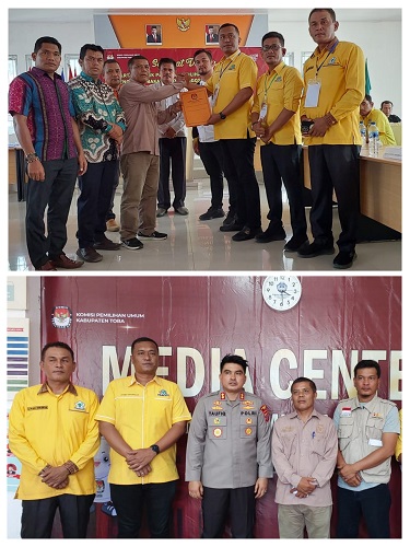 Pendaftaran sekaligus penyerahan berkas Bacaleg Partai Golkar di kantor KPU Kabupaten Toba, Minggu (14/5). Waspada/Ramsiana Gultom