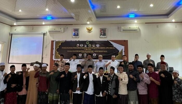 Ketua MPU Abdya Lantik Pengurus ISBAD 2023-2026