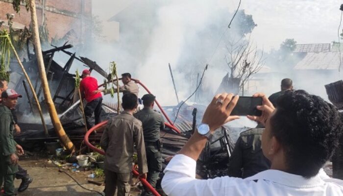 Dua Rumah Terbakar, Api Berasal Dari Obat Nyamuk