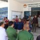 BERJAGA-JAGA: Polisi memberikan pengaman saat berlangsung pendaftaran Bacaleg di Kantor KIP Aceh Tengah di Takengon, Minggu (14/5). Waspada/Ist.