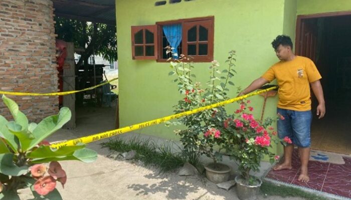 Bayi Laki-Laki Dibuang Di Teras Rumah Warga
