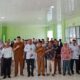 Pj Bupati Aceh Singkil Marthunis saat membuka pelaksanaan manasik haji, didampingi Kakan Kemenag Saifuddin, di Kantor Kemenag Singkil, Senin (15/5). Waspada/Ist