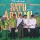 Penyerahan secara simbolik satu unit ambulans oleh Yayasan Erick Tohir Berakhlak kepada Ponpes Musthafawiyah yang diterima langsung Mudir H Musthafa Bakri. Waspada/Ali Anhar Harahap