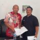 Camat Natal Ali Syahbana Nasution menerima surat permohonan plasma masyarakat yang sebelumnya dikirimkan kepada Bupati Madina HM Jafar Sukhairi Nasution. Waspada/ist
