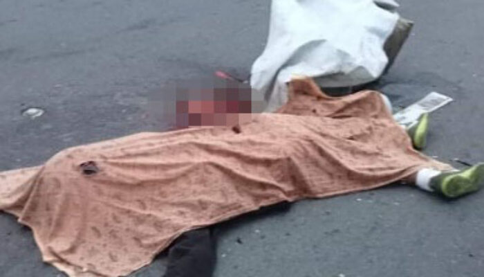 Pengendara Sepedamotor Tewas Terlindas Truk Tronton