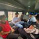 Mantan Wali Kota Lhokseumawe SY saat berada di dalam mobil Kejaksaan Negeri Lhokseumawe, Senin (22/5). Waspada/ist