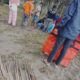 Korban terseret ombak saat ditemukan di lokasi pada pukul 7.00 WIB di Pantai Seunagan Kecamatan Kualapesisir Kabupaten Nagan Raya, Rabu (24/5). Waspada/Ist
