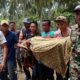 Korban Terseret ombak saat ditemukan di lokasi di Pantai Seunagan Kecamatan Kuala Pesisir Kabupaten Nagan Raya, Rabu (24/5).(Waspada/Muji Burrahman)