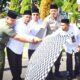 Wali Kota Padang Sidempuan Irsan Efendi Nasution (2 kiri) bersama Kakan Kemenag Padang Sidempuan Masir Rambe MA dan unsur Forkopimda melepas peserta bimbingan manasik haji di Pendopo Kantor Wali Kota, Jl.Sudirman, Padang Sidemluan, Rabu (24/5). Waspada/ist.