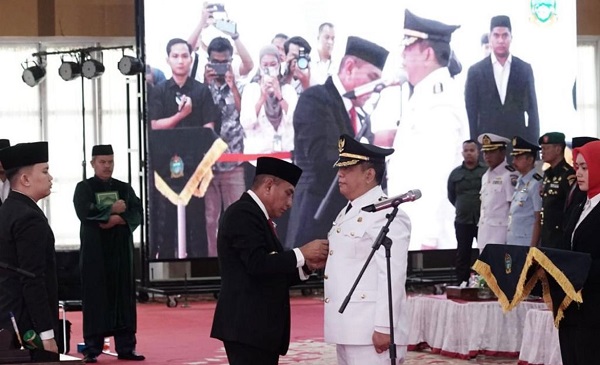Gubernur Sumatera Utara, H Edy Rahmayadi lantik Syarmadani sebagai Pj Wali. Kota Tebingtinggi, Rabu (24/5), di Aula Tengku Rizal Nurdin Sumut Jalan Jenderal Sudirman, Medan. Waspada/Ist