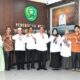 Kepala BPS Padang Sidempuan Hafsyah Aprillia (4 kanan) foto bersama dengan Wali Kota Padang Sidempuan (5 kanan) usai menyampaikan rencana ST 2023, Rabu (23/5). Waspada/ist.