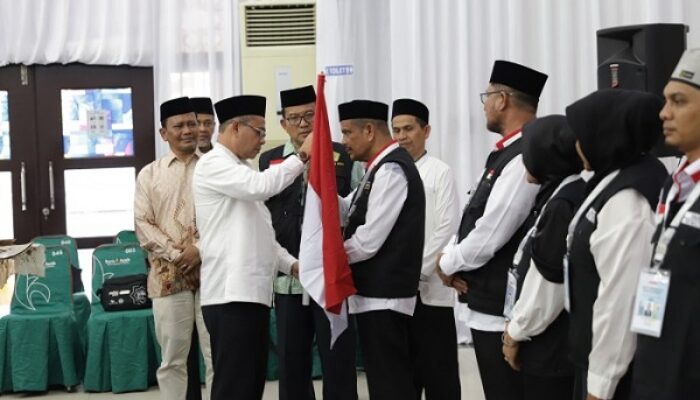 Sekda Pidie Lepas 393 Jamaah Haji Kloter 02