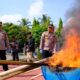 Polres Aceh Utara memusnahkan barang bukti Narkoba jenis sabu dan ganja, bernilai belasan miliar rupiah, Kamis (25/5). Waspada/ist