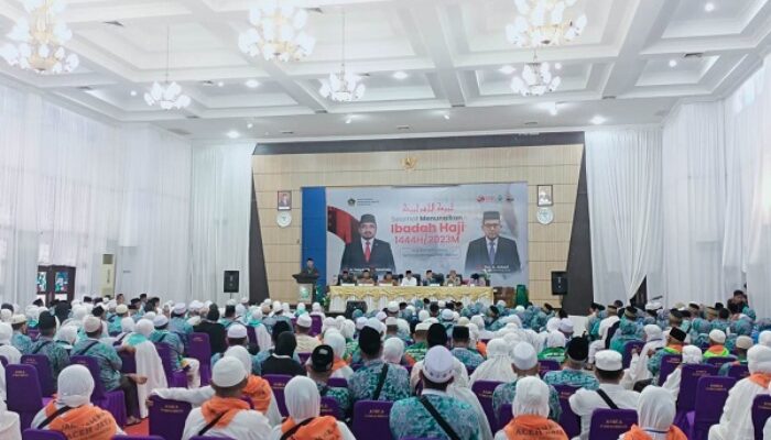 Lepas 211 Calhaj, Pj Bupati Aceh Barat Pesan Jaga Kesehatan