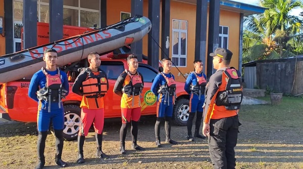 Tim SAR Gabungan Pos SAR Simeulue persiapan untuk pencarian dan evakuasi, Selasa (30/5). Waspada/Ist.