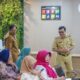 Pj. Wali Kota Banda Aceh Bakri Siddiq didampingi Pj.Kepala DPMPSTP Iskandar mengunjungi Mal Pelayanan Publik (MPP) di Lantai III Pasar Aceh Baru, Banda Aceh, Selasa (30/05/23). (Waspada/T.Mansursyah)