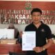 Kepala YARA Perwakilan Abdya dan Aceh Selatan, Suhaimi N SH, saat mengantar surat ke Kejari Abdya. Foto direkam Senin sore (29/5) lalu.Waspada/Syafrizal