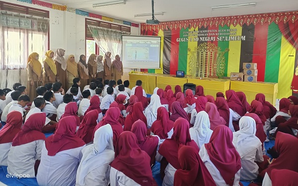 Sebanyak 10.373 siswa SD se-Aceh Besar mengikuti nonton bareng (nobar) literasi digital yang dilaksanakan selama dua hari 29-30 Mei 2023 di 214 sekolah di Aceh Besar. (Waspada/Zafrullah)