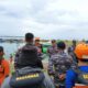Tim SAR , TNI-Polri, masyarakat dan nelayan tradisional Teupah Selatan, Simeulue berangkat melanjutkan pencarian Nelayan Hilang. Senin (8/5). Waspada/Ist