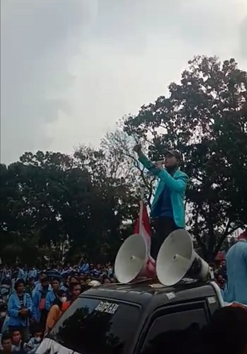 Ketua DPP GAMPMI Pajarur Rohman Nasution, saat orasi dalam suatu aksi turun ke jalan, baru-baru ini. Waspada/ist