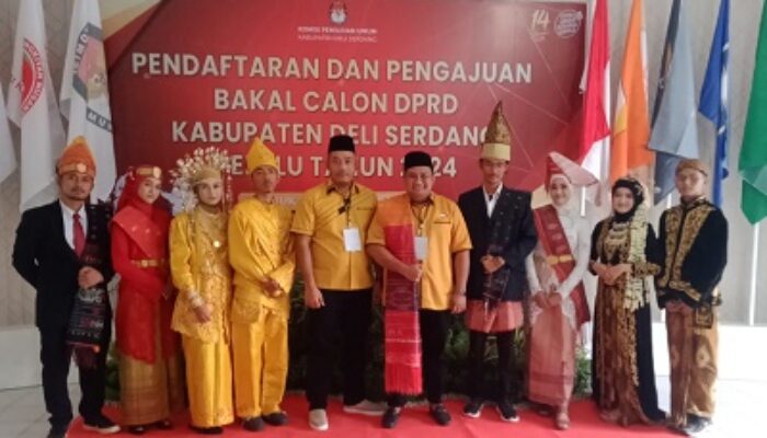 Bacaleg Partai Hanura Deliserdang Daftar Ke KPU Jalan Kaki Dan Berpakaian Adat