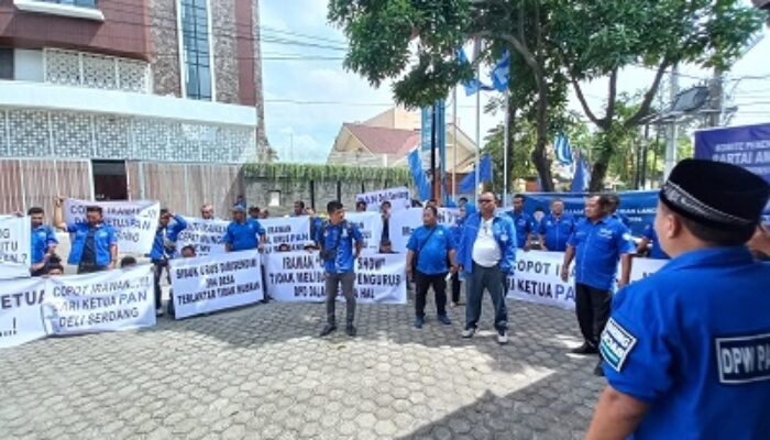 DPC Se-Kabupaten Deli Serdang Demo Ke DPW, Tuntut Ketua DPD PAN DS Irawan Dicopot