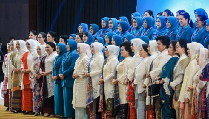 Hadiri Puncak Peringatan HKG ke-51 di Medan, Ibu Negara Iriana Joko Widodo Dialog Dengan Kader PKK