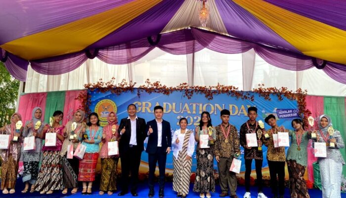 Kepala SMA Harapan Mandiri Wisuda 249 Siswa Pada Graduation Day 2023