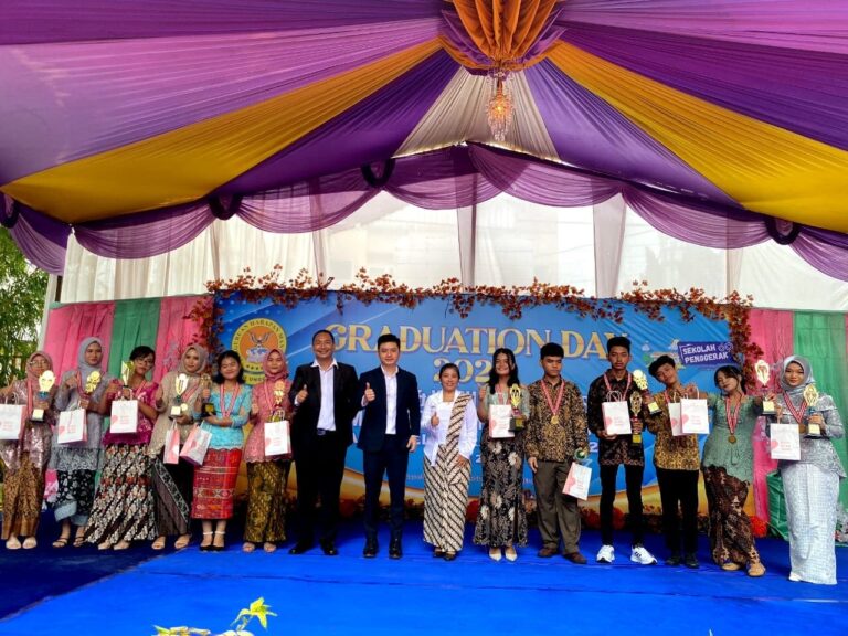 Kepala SMA Harapan Mandiri Wisuda 249 Siswa Pada Graduation Day 2023