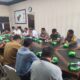 Ketua Komisi II DPRK Aceh Tamiang, Muhammad Irwan sedang memimpin RDP terkait pengosongan rumah dinas bagi pensiunan karyawan PTPN-I Pulau Tiga yang berlangsung di Ruang Komisi II DPRK Aceh Tamiang,Selasa (30/5/2023). Foto Dok. Komisi II DPRK Aceh Tamiang