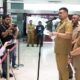 WALI Kota Medan Bobby Nasution saat ditemui wartawan di lobi kantornya, Selasa (9/5). Waspada/Ist