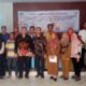 Tim Dosen Unimed foto bersama warga usai kegiatan PKM. Waspada/Ist