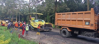 PELAKSANAAN pekerjaan proyek infrastruktur senilai Rp2,7 triliun di salah satu ruas jalan provinsi di Sumut. Waspada/Ist