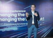 Direktur Utama PT Indo Premier Sekuritas, Moleonoto The saat memaparkan tentang 2 inovasi terbarunya yakni fitur Simulasi dan IPOT Buzz.