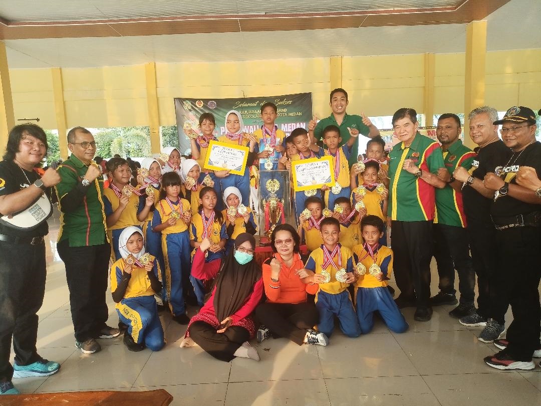 SDN 060916 Juara Umum Drum Band