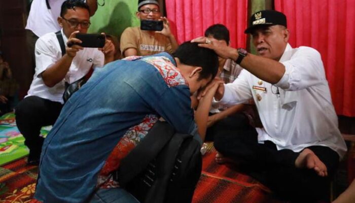 Bupati Madina Berikan Bantuan Untuk Korban Kebakaran Di Dua Desa