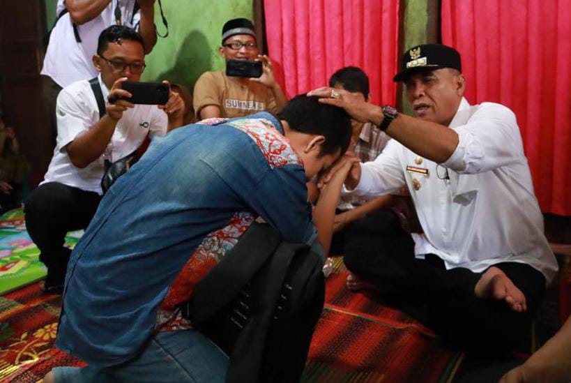 Bupati Madina Berikan Bantuan Untuk Korban Kebakaran Di Dua Desa