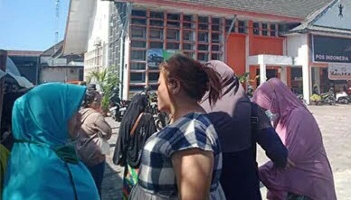 Warga Miskin Kecewa Tak Dapat Beras