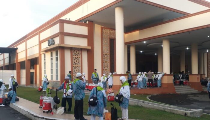 357 Calhaj Kloter 9 Menuju Tanah Suci, 4 Calhaj Tunda Ikut Serta