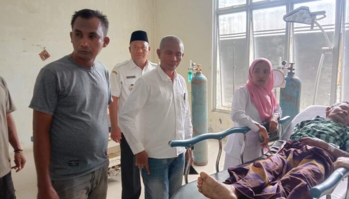 Camat Rantobaek Dan Kisah Kakek Lansia Sakit-sakitan Terlunta-lunta