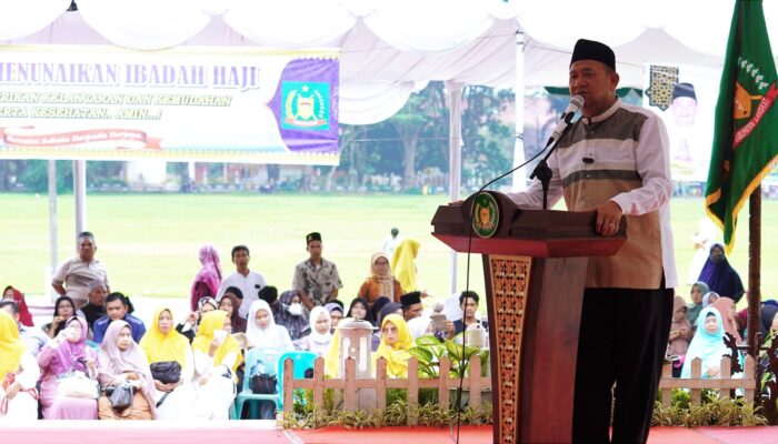 Plt.Bupati Lepas 368 Calhaj Asal Langkat Di Alun-alun T.Amir Hamzah Stabat