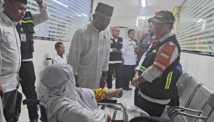 Menko PMK Usul Insentif Untuk Jemaah Sukarela Bantu Lansia