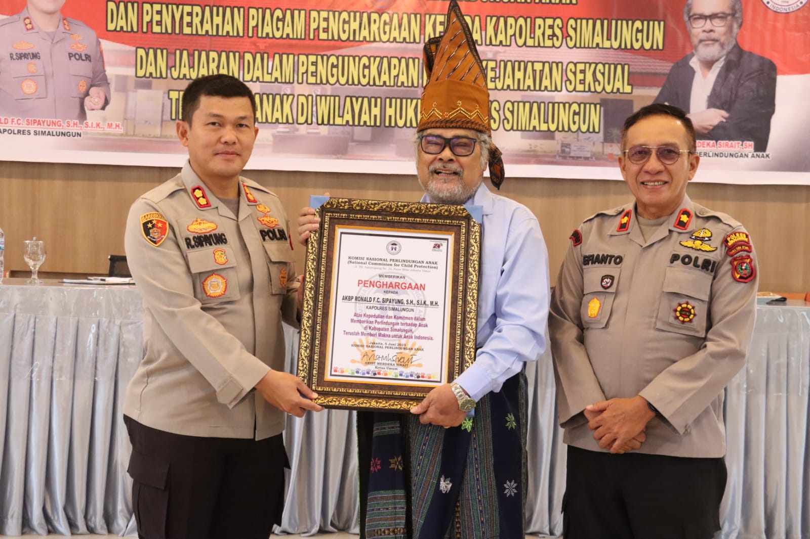 Polres Simalungun Terima Piagam Penghargaan Dari Komnas PA
