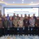 Wakil Menteri BUMN I, Pahala N. Mansury, jajaran Direksi dan Komisaris PLN, serta Asisten Deputi Bidang Industri Energi, Minyak dan Gas Abdi Mustakim foto bersama sesaat setelah RUPS Persetujuan Laporan Tahunan dan Laporan Keuangan Tahun Buku 2022 di Kementerian BUMN, Rabu (7/6).