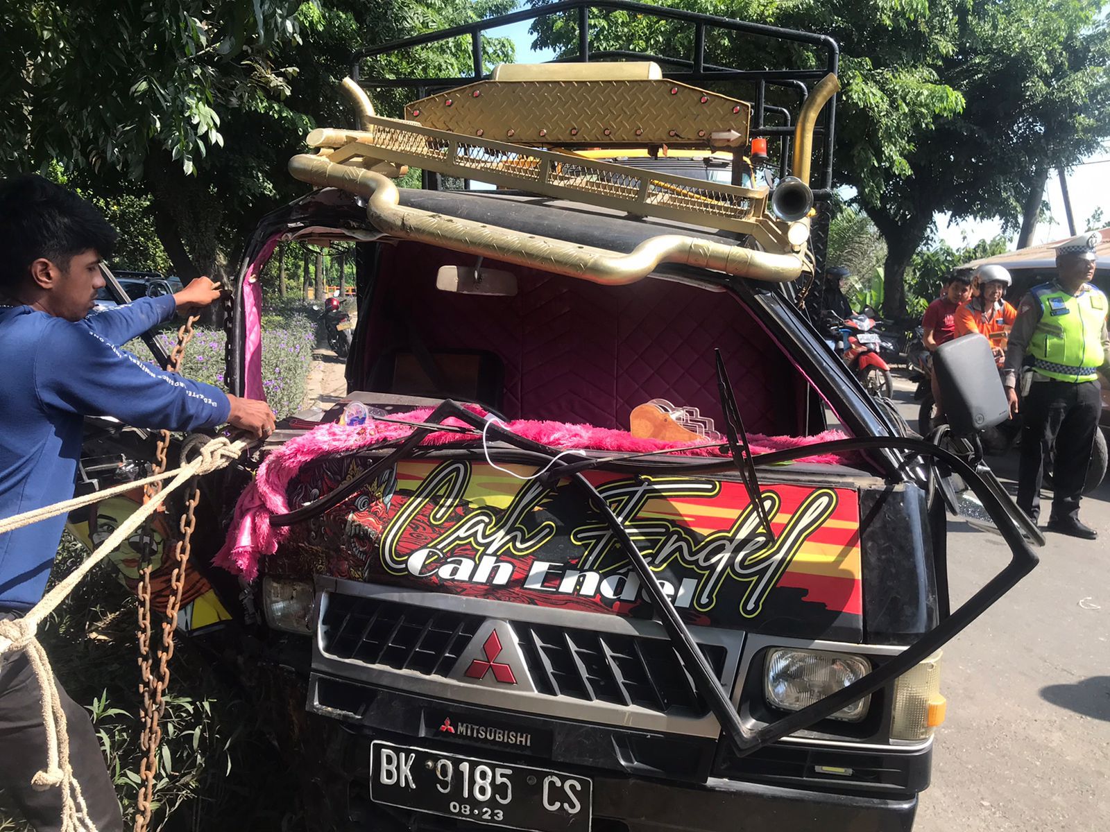 Sopir Pick Up Terjepit Usai Tabrak Pohon Di Kota Tebingtinggi