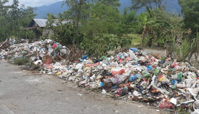 Dinas LHK Agara Buang Sampah Sembarang Tempat, Bau Busuk Menyengat